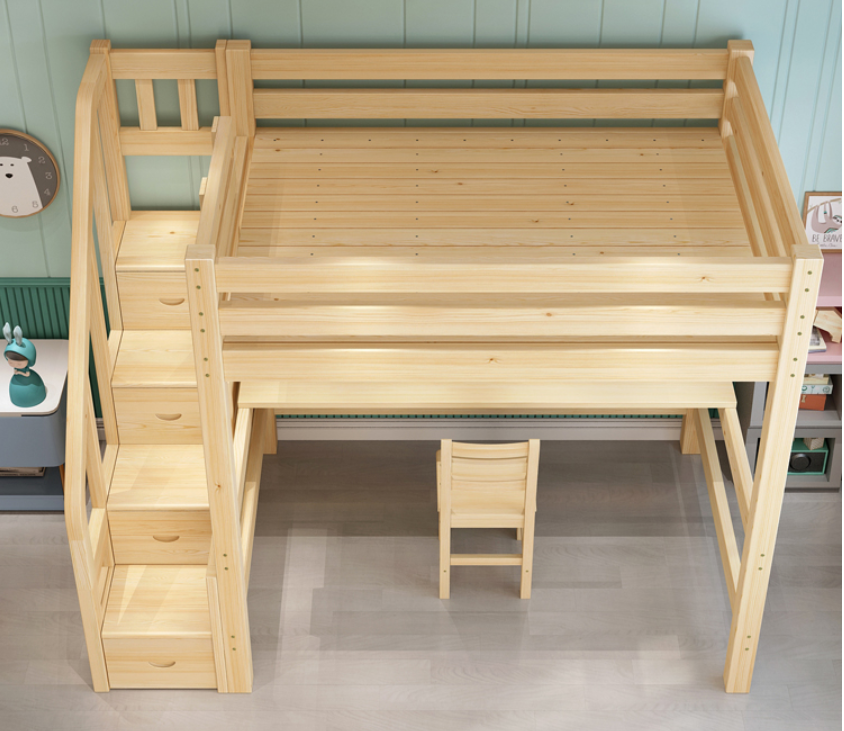 Einfaches praktisches Bett mit Schreibtisch und Leiter