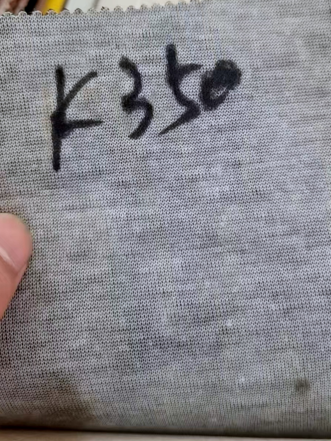 Rolo de couro preto em PVC, revestimento de malha impresso resistente a manchas com acabamento em relevo para móveis, assento de carro e cama