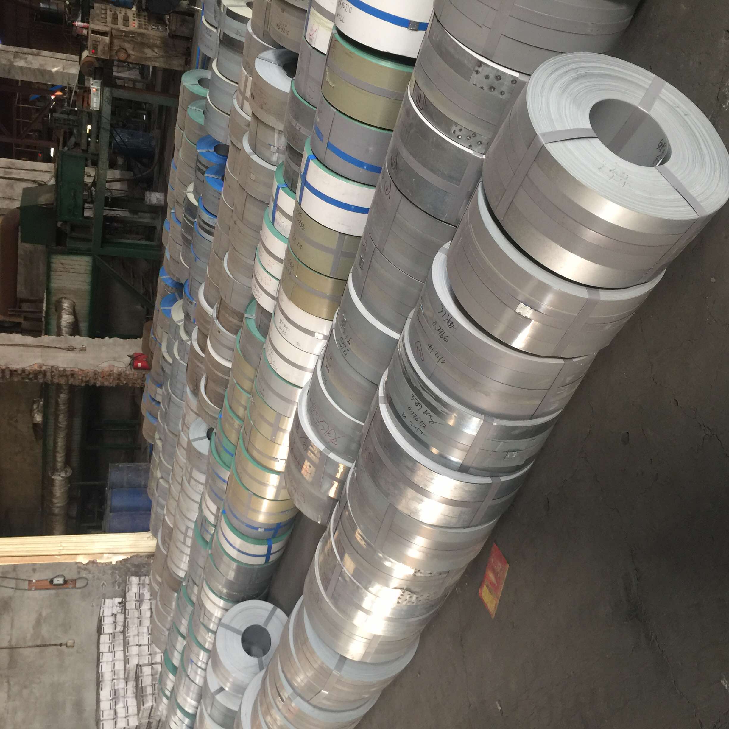 Oscillate wooden galvanized circular packing band