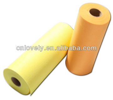 All purpose nonwoven cleaning cloths in roll