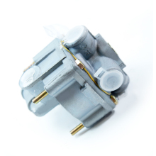Wholesale Low Price Heavy Truck Parts: Differential Relay Valve DZ9112360047