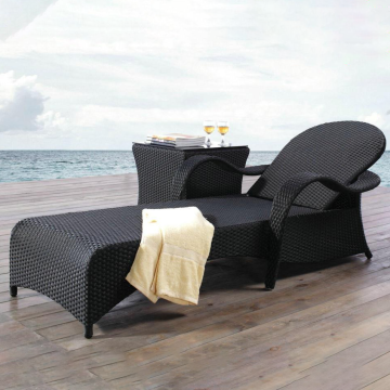 Resort Outdoor Wicker Chaise Lounge Bed Set