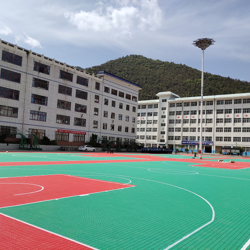 Tribunal de piso de basquete ao ar livre