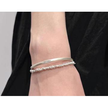 Foot silver circle bracelet niche