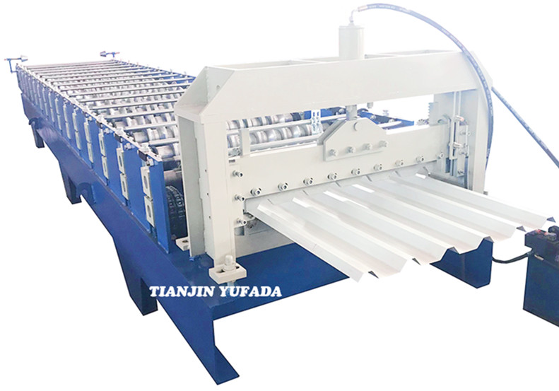 Curved bending sheet roll forming machine