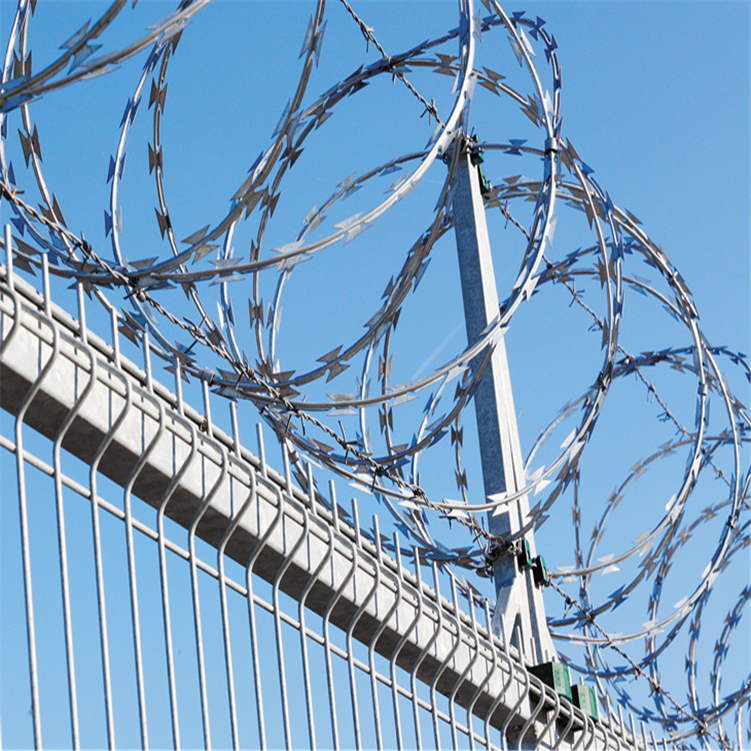Concertina razor barbed wire coil fence
