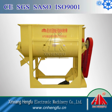 Horizontal feed powder shaft mixer