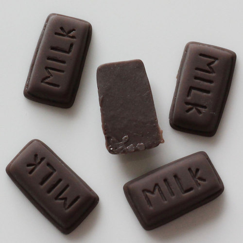 Großhandel Roman Design Kawaii Schokoladenmilch Brief Charms Künstliche Realistische Lebensmittel Spielzeug Kinder Slime Makings