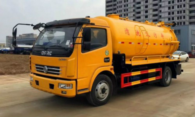 r Dongfeng 9000L شاحنة مضخة مياه الصرف الصحي