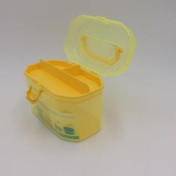 boîte de rangement en plastique jaune