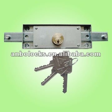 Center Rolling Shutter Lock