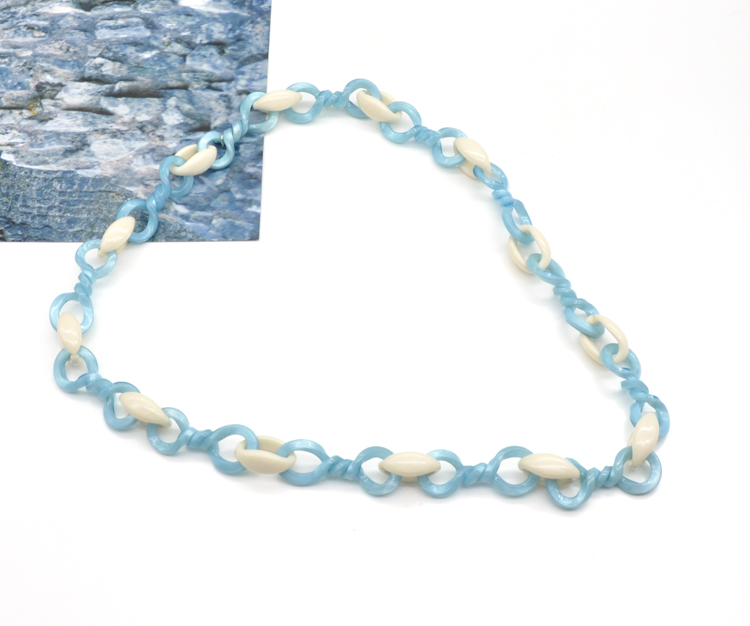 2021 elegant white and cyan acrylic color link chain twist necklace