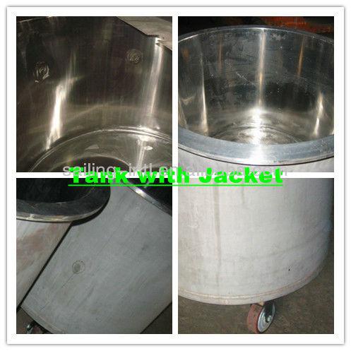 Vacuum mixing tank