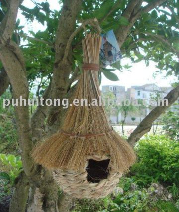 Hive bird nesting pocket