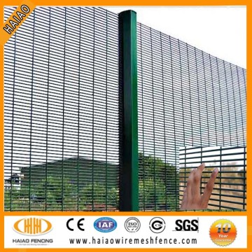 Hot dipped galvanized anti climb security fence