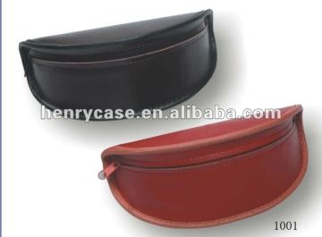 soft glasses bag filling sunglasses