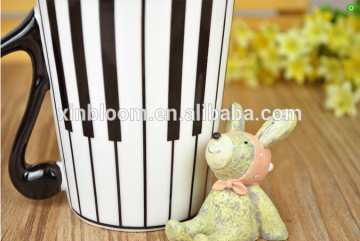 creative music note stave and piano ceramic breakfast mugw ith lid and black handle