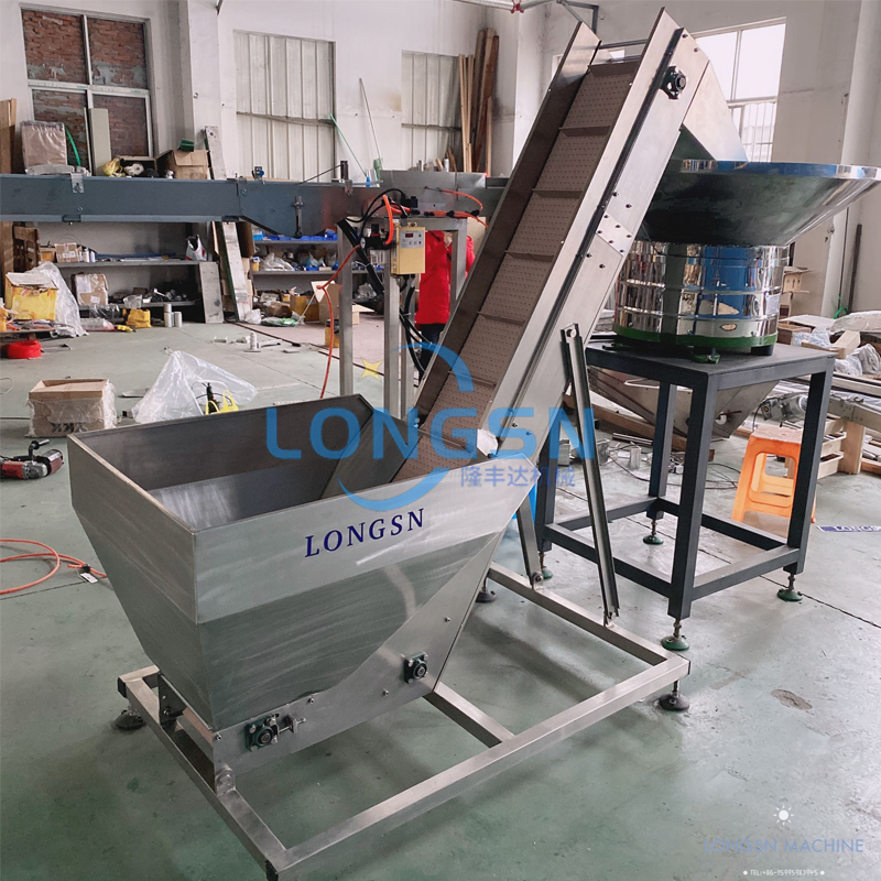 Fully automatic plastic water juice pet bottle handle ring lifting inserting machine handle applicator machine