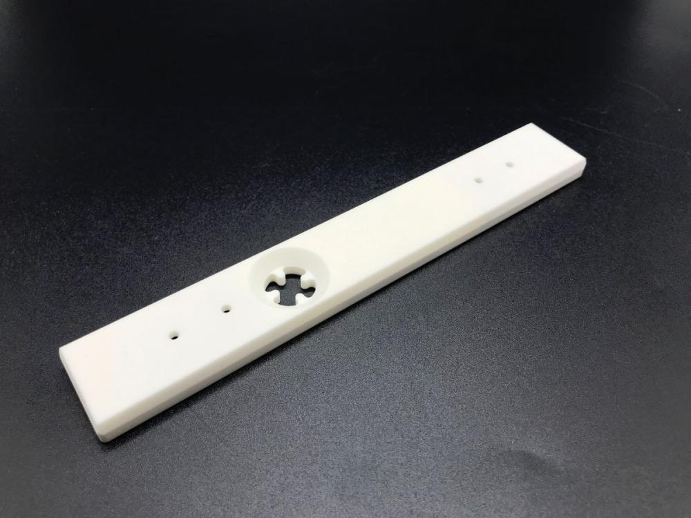 Alumina industrial ceramic bar CNC turning machining CNC milling manufacturer and CNC grinding supplier