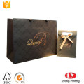 Elegante sacchetto regalo in carta con logo stampato all&#39;ingrosso