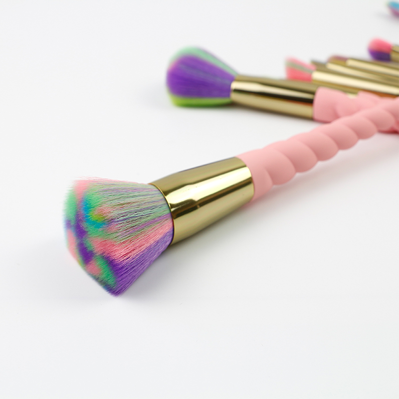 Thick synthetic hair makeup brush