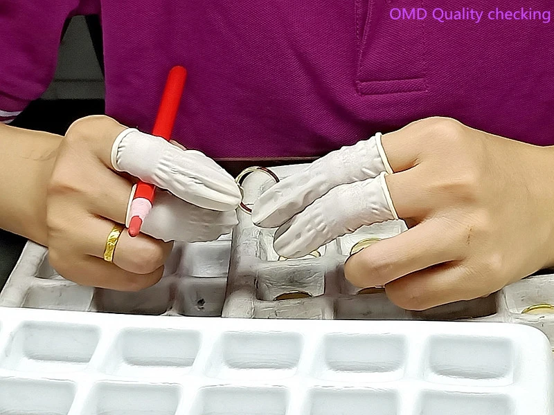 Lower Price Fashion Design Zircon Stone Titanium Rings with High Quality