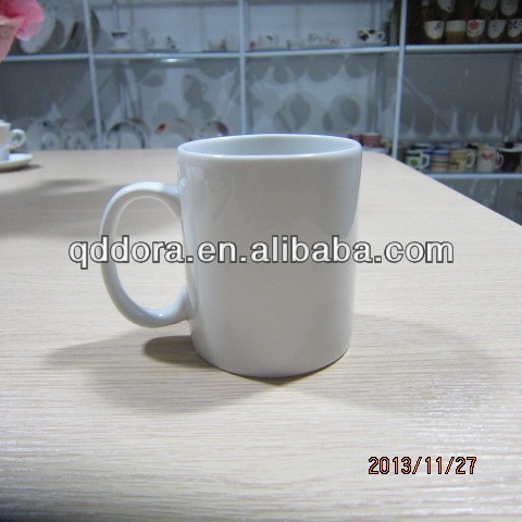 white mugs cups