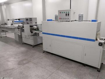 Automatic battery wrapper machine