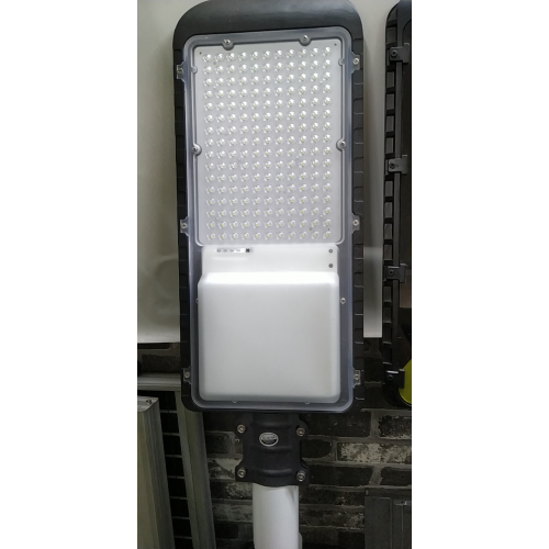 Lampu Jalan Tenaga Surya 80W 84000MAH