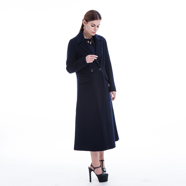 Pure cashmere overcoat in winter