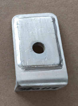 Metal ground socket