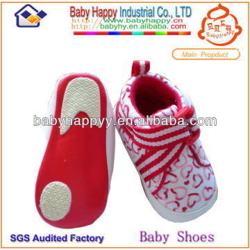 Wholesale nice design pink heart shape girl baby sport shoes