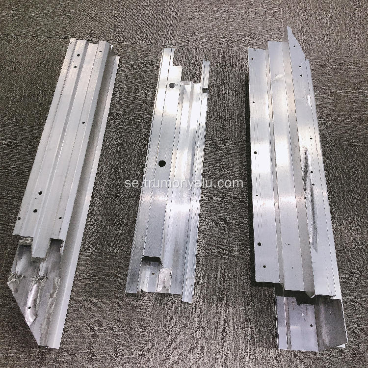 Enkel extruderad aluminium typisk kropp i vita komponenter