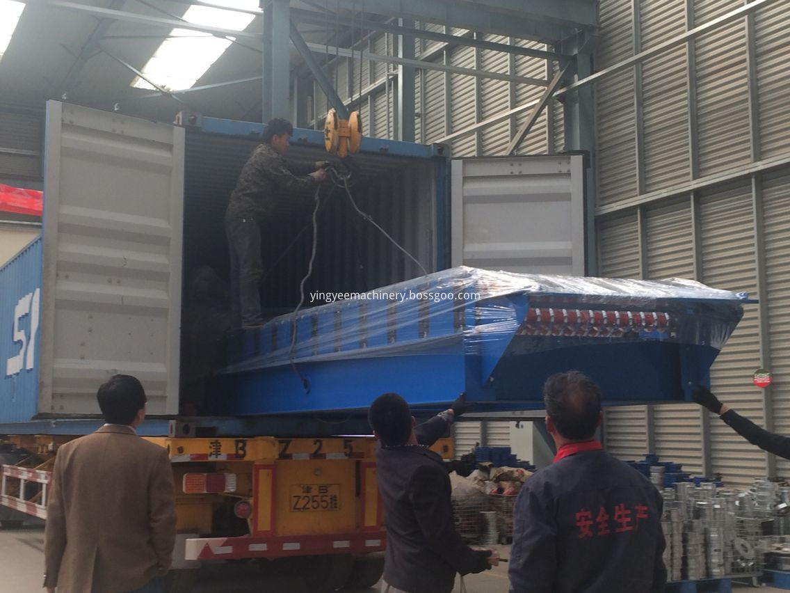 Corrugated roof sheet roll forming machine