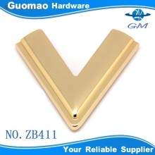 China Light gold zinc alloy decoration letter V
