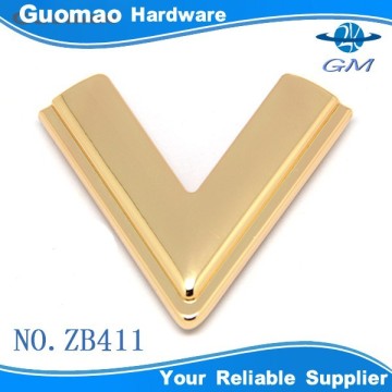 China Light gold zinc alloy decoration letter V