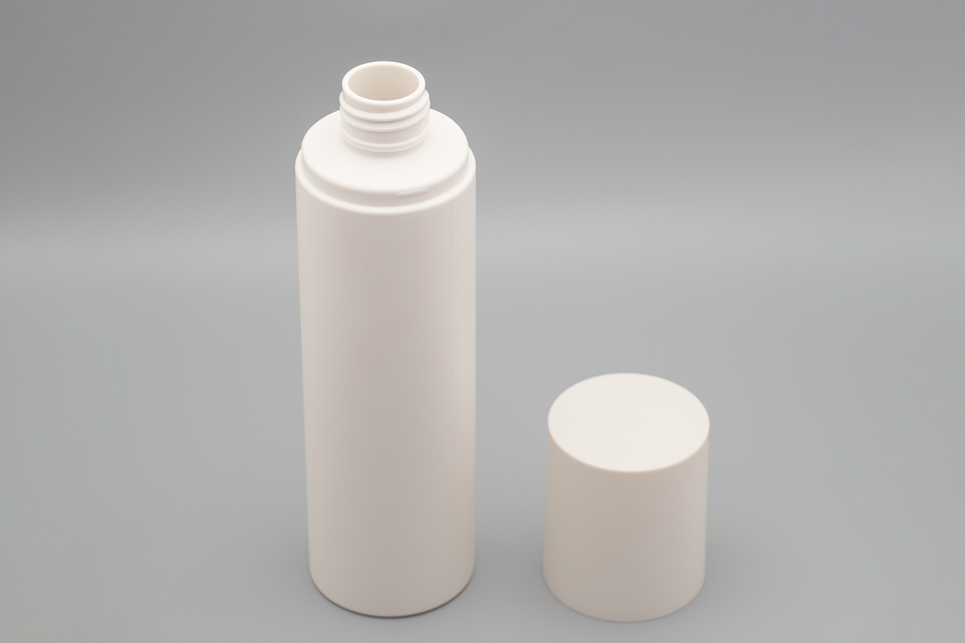 زجاجة PET أسطوانية بيضاء غير لامعة سعة 200 مل مع غطاء 200 ML Matte White Cylinder PET Bottle With Hood