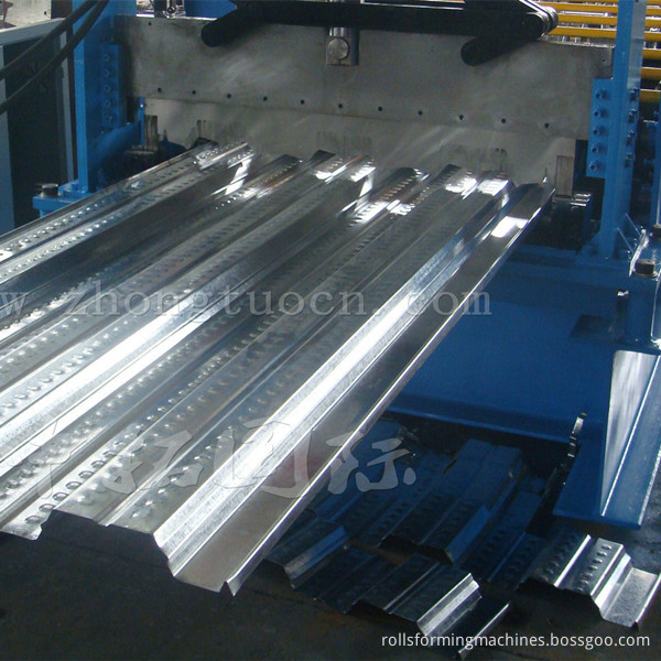 Floor deck roll forming machine (21)