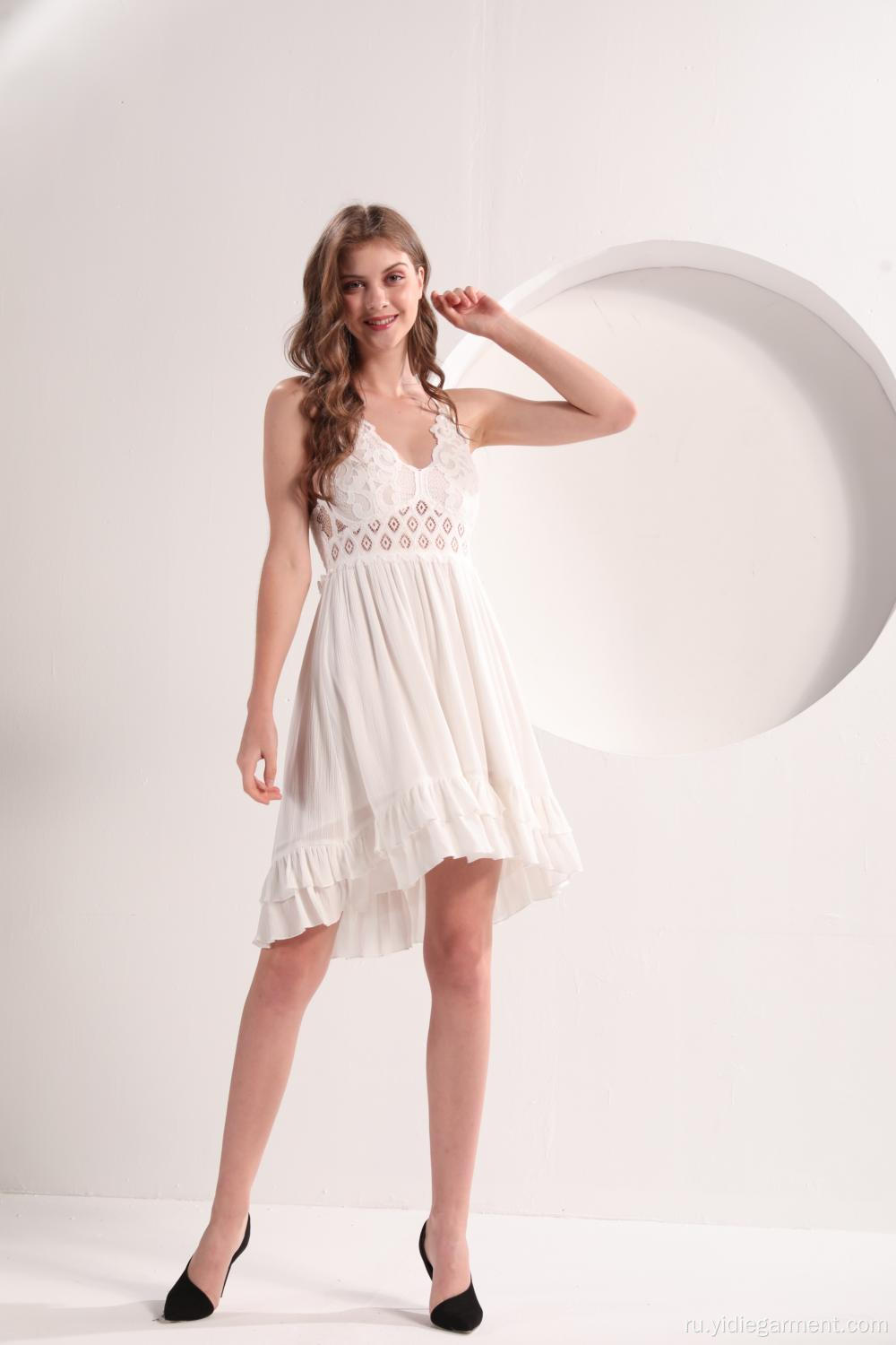 Женское белое кружевное платье с камзолом