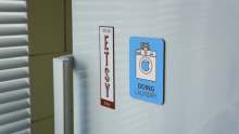 Reversible clean dirty laundry magnet