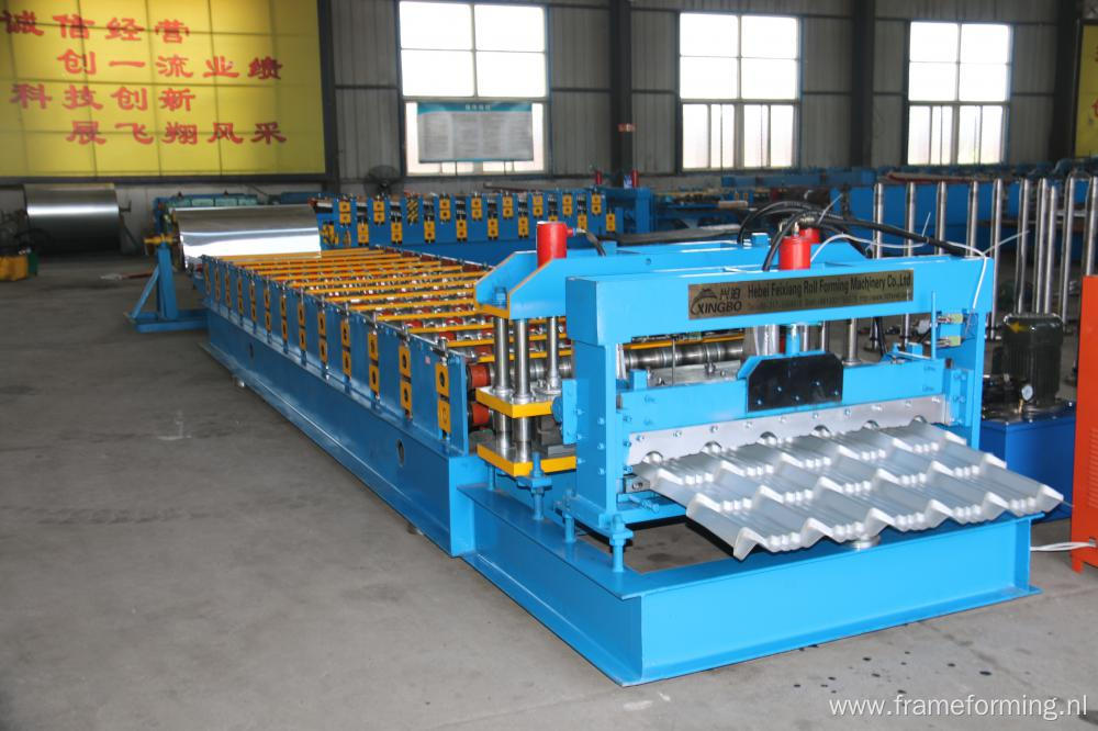 Metal galvanized glazed tile cold roll forming machine