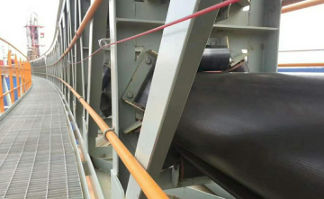 Tubular belt conveyor with robust construction