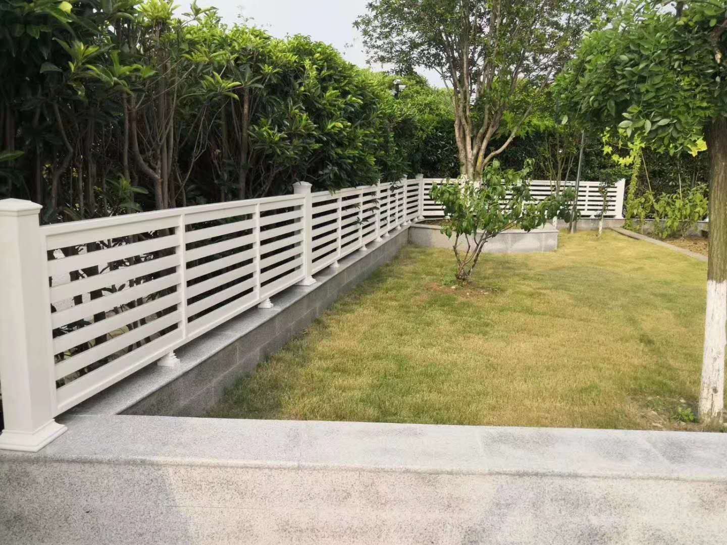 Aluminum Horizontal Slat Residential Garden Fence with modern design for home and garden