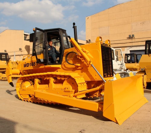 Track Type Bulldozer with 165HP Diesel Engine