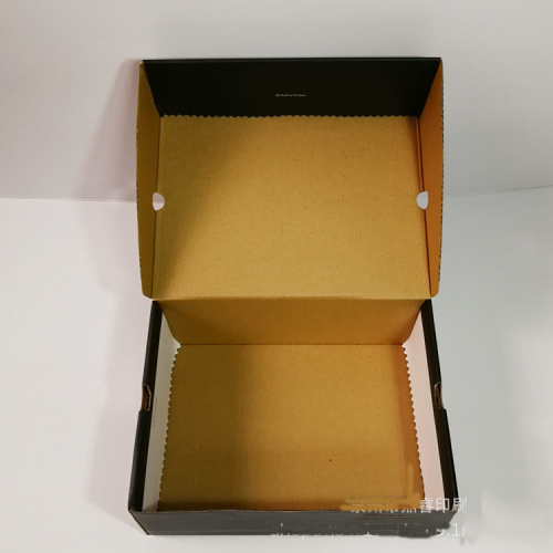 Große Wellpapier -Sneaker -Box