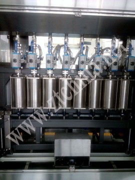 labeling machine to bottles