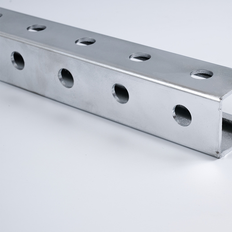 Napkollektorra szerelhető oszloptalpok 41 mm-es sorozatú csatornákhoz