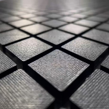 Flame retardant diamond-shaped roller covering rubber