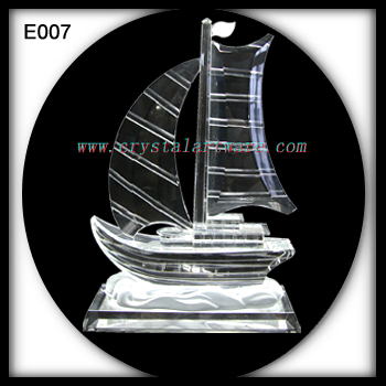 crystal model of sailboat E007