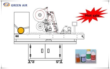 Top and bottom labeling machine
